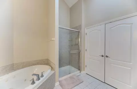 Bath - 11920 Winterberry Ln, Plainfield, IL 60585 photo 2 of 3