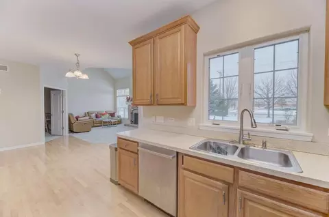 Kitchen - 11920 Winterberry Ln, Plainfield, IL 60585 photo 3 of 4