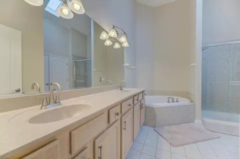 Bath - 11920 Winterberry Ln, Plainfield, IL 60585 photo 1 of 3