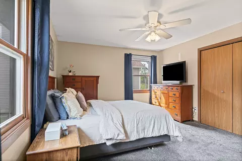 Bedroom - 3505 W Beach Dr, Mchenry, IL 60050 photo 2 of 4