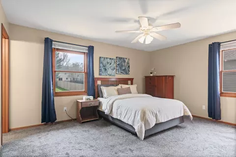 Bedroom - 3505 W Beach Dr, Mchenry, IL 60050 photo 1 of 4