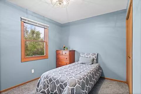 Bedroom - 3505 W Beach Dr, Mchenry, IL 60050 photo 4 of 4