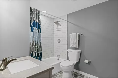 Bath - 3505 W Beach Dr, Mchenry, IL 60050 photo 3 of 3