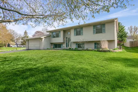 Exterior - 3505 W Beach Dr, Mchenry, IL 60050 photo 2 of 4
