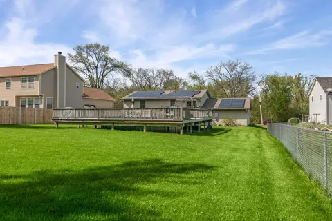 Exterior - 3505 W Beach Dr, Mchenry, IL 60050 photo 3 of 4