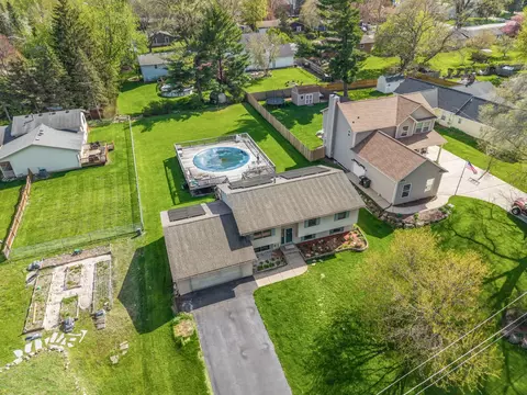 View/Area - 3505 W Beach Dr, Mchenry, IL 60050 photo 2 of 4