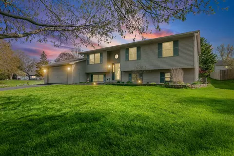 3505 W Beach Dr, Mchenry, IL 60050