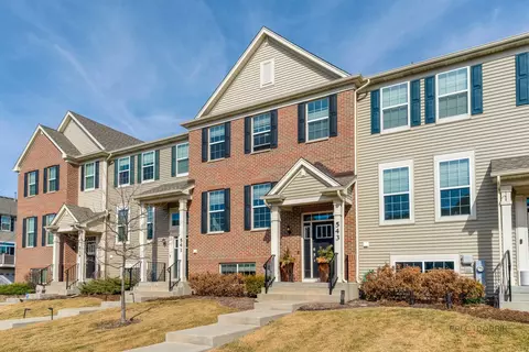 543 Cimmaron Cir, Crystal Lake, IL 60012