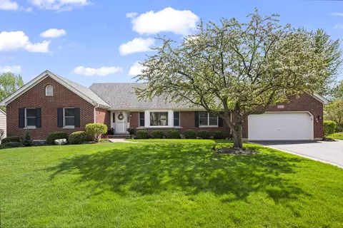 3551 Lakeview Dr, Algonquin, IL 60102