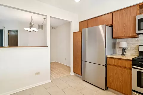 Kitchen - 988 Ridgefield Ln, Wheeling, IL 60090 photo 3 of 3