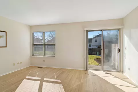 Living - 988 Ridgefield Ln, Wheeling, IL 60090 photo 1 of 2