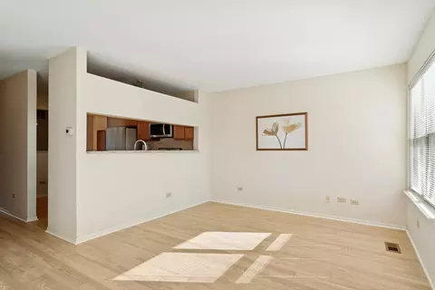 Living - 988 Ridgefield Ln, Wheeling, IL 60090 photo 2 of 2