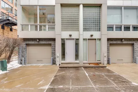 680 N Peoria St #F, Chicago, IL 60642