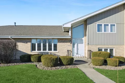 18230 Tennessee Ln #220, Orland Park, IL 60467