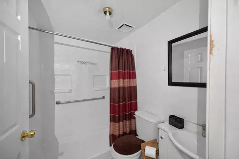 Bath - 2711 W 165th St, Markham, IL 60428 photo 1 of 1