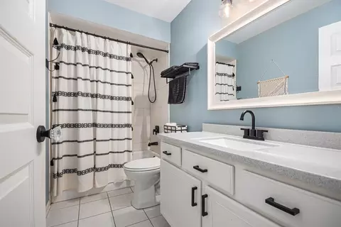Bath - 3211 Apache Dr, New Lenox, IL 60451 photo 3 of 4