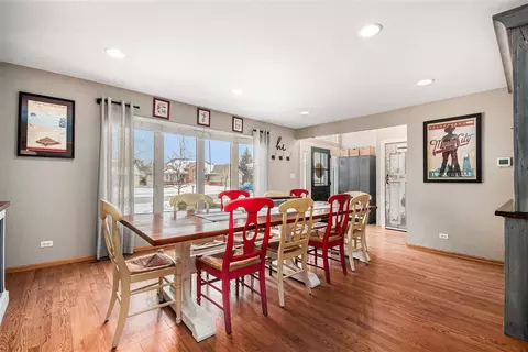 Dining - 3211 Apache Dr, New Lenox, IL 60451 photo 2 of 2