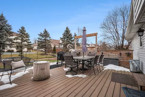 Exterior - 3211 Apache Dr, New Lenox, IL 60451 photo 4 of 9