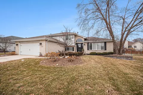 Exterior - 3211 Apache Dr, New Lenox, IL 60451 photo 2 of 9