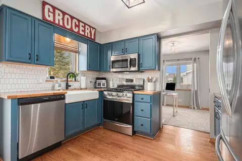 Kitchen - 3211 Apache Dr, New Lenox, IL 60451 photo 2 of 4