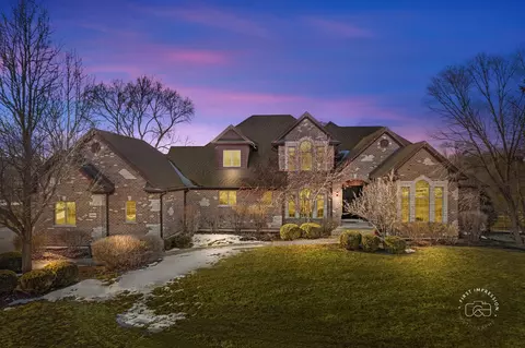 24599 W Indian Trail Rd, Barrington, IL 60010