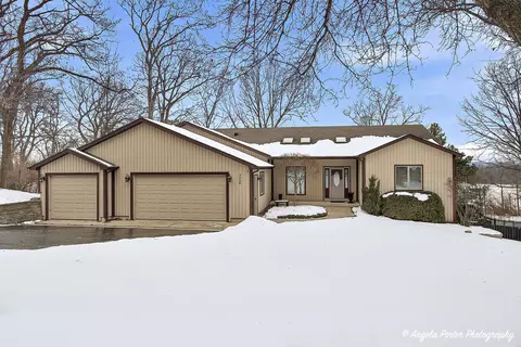 3428 Kings Lair Dr, Spring Grove, IL 60081