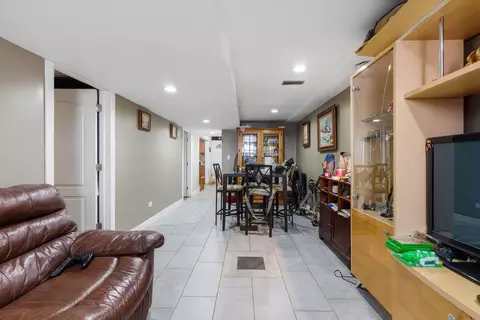 5711 S Lowe Ave, Chicago, IL 60621 photo 22