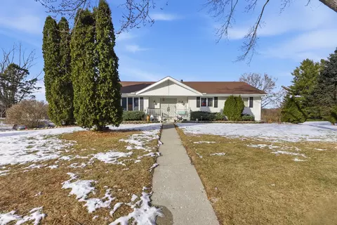 360 Knoll Rd, Belvidere, IL 61008