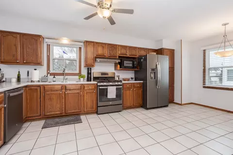Kitchen - 1600 Surrey St, Normal, IL 61761 photo 6 of 6
