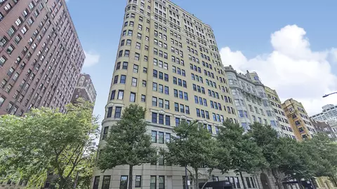 3300 N Lake Shore Dr #8D, Chicago, IL 60657