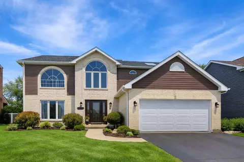 27 W439 Chartwell Dr, Winfield, IL 60190