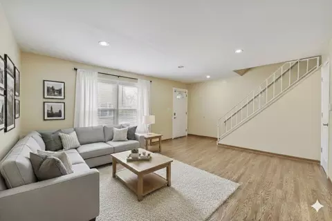 Living - 822 Colonial Dr #B, Wheeling, IL 60090 photo 2 of 2