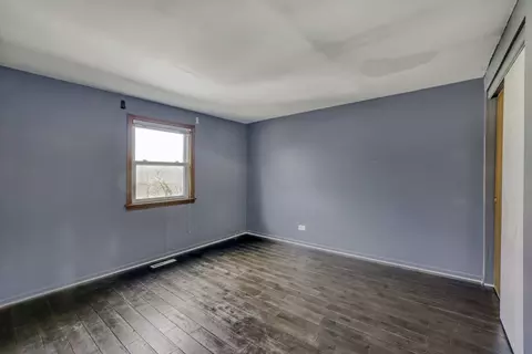 Bedroom - 822 Colonial Dr #B, Wheeling, IL 60090 photo 3 of 4