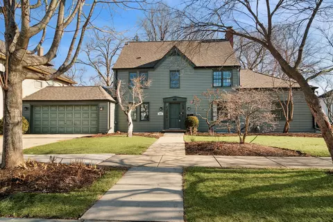 407 La Fox River Dr, Algonquin, IL 60102