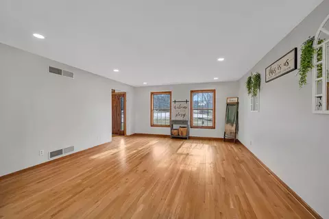 Living - 3775 Will Ct, Morris, IL 60450 photo 3 of 6