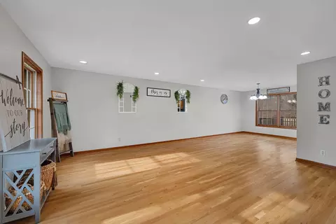 Living - 3775 Will Ct, Morris, IL 60450 photo 2 of 6
