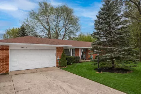 25575 N Fairfield Rd, Hawthorn Woods, IL 60047