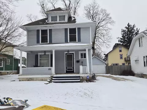 25 E Roosevelt St, Freeport, IL 61032