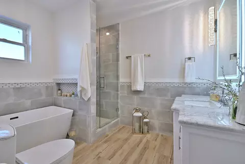 Bath - 3715 Euclid Ave, Berwyn, IL 60402 photo 4 of 14