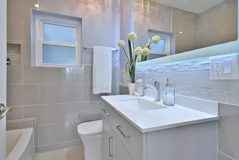 Bath - 3715 Euclid Ave, Berwyn, IL 60402 photo 1 of 14