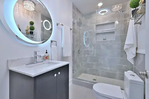 Bath - 3715 Euclid Ave, Berwyn, IL 60402 photo 10 of 14