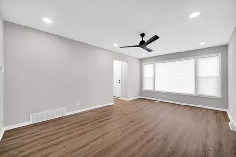2250 E 92nd Pl, Chicago, IL 60617 photo 7