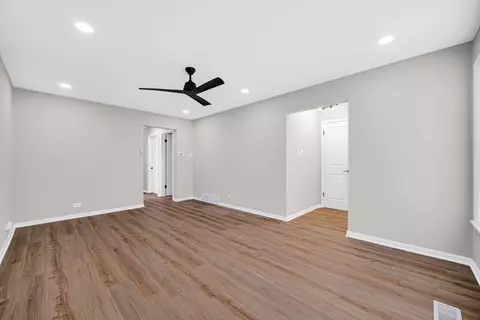 2250 E 92nd Pl, Chicago, IL 60617 photo 8