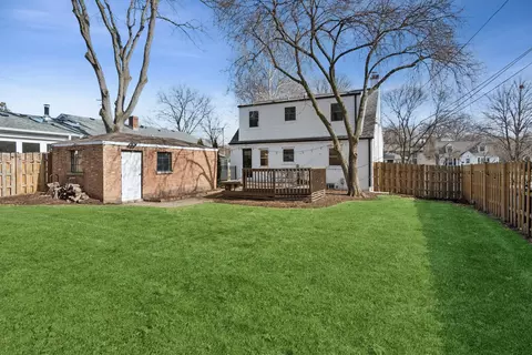 Exterior - 820 Cherry St, Wheaton, IL 60187 photo 2 of 3