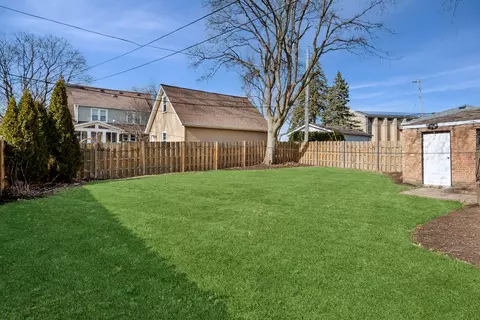 Exterior - 820 Cherry St, Wheaton, IL 60187 photo 3 of 3