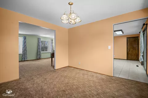 Living - 2750 E Riverview Dr, Kankakee, IL 60901 photo 4 of 7