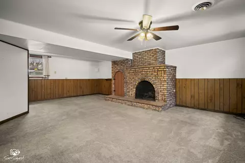 Living - 2750 E Riverview Dr, Kankakee, IL 60901 photo 6 of 7