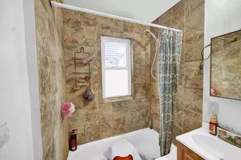 Bath - 37 W 36th Pl, Steger, IL 60475 photo 1 of 2