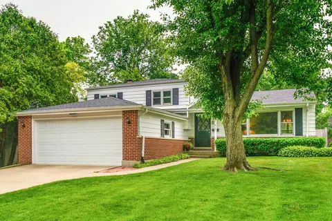 783 Green Briar Ln, Lake Forest, IL 60045