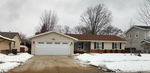 328 Wellington Ave, Elk Grove Village, IL 60007